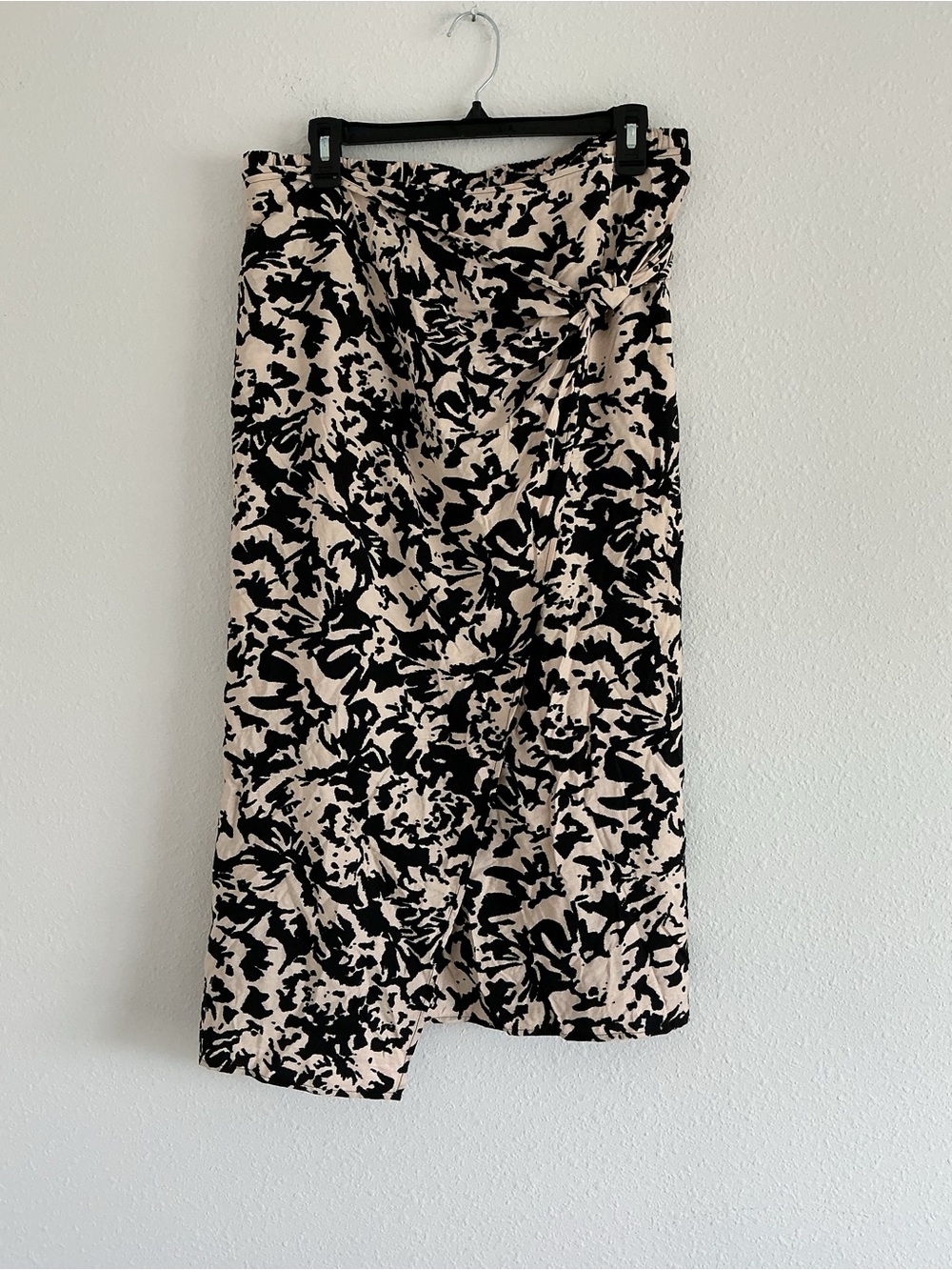 Ava & Viv Black and Cream Abstract Print Midi Skirt